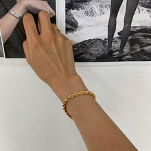 Load image into Gallery viewer, Minimalist Twist Chain Bracelet
